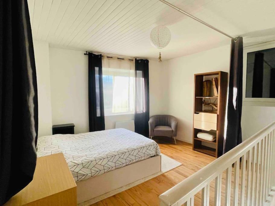 Agreable Maison De Village Avec Balcon Roiffieux Exteriör bild