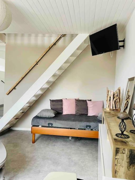 Agreable Maison De Village Avec Balcon Roiffieux Exteriör bild