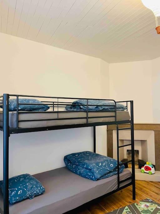 Agreable Maison De Village Avec Balcon Roiffieux Exteriör bild