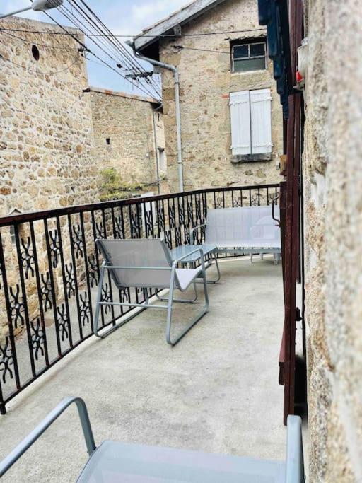 Agreable Maison De Village Avec Balcon Roiffieux Exteriör bild