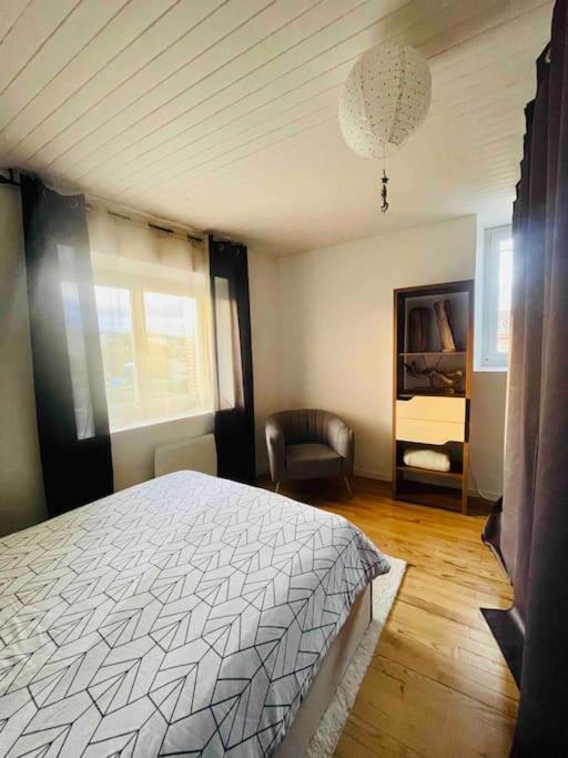 Agreable Maison De Village Avec Balcon Roiffieux Exteriör bild